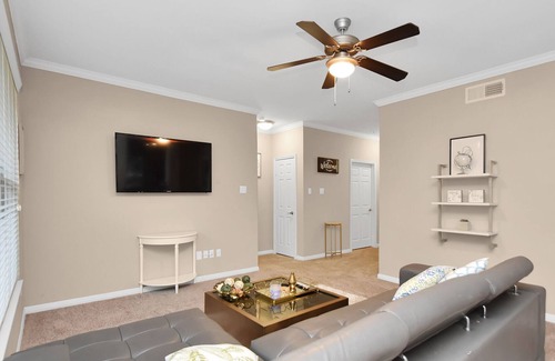 The Galleria Apartment | SWEET ! 2 BEDROOM ESCAPE NEAR HOUSTON’S GALLERIA!