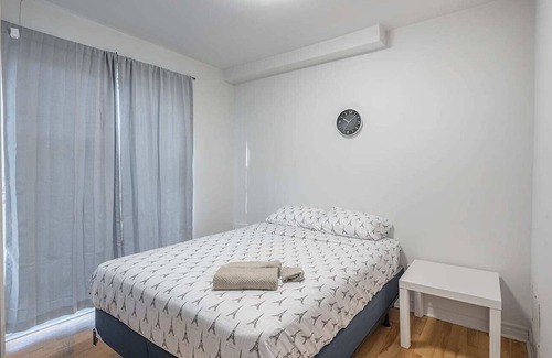 Villeray—Saint-Michel—Parc-Extension Apartment | Sweet 2 Beds Apt 10mins Walk From Metro St-Michel!
