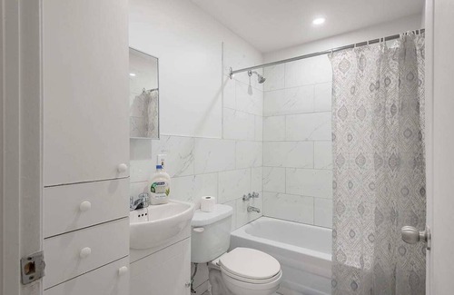 Villeray—Saint-Michel—Parc-Extension Apartment | Sweet 2 Beds Apt 10mins Walk From Metro St-Michel!