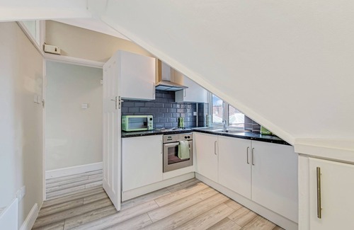 Golders Green House | Sweet and Lovely 2BR with Free Parking