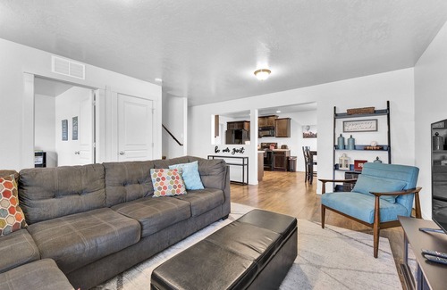 Meridian House | Sweet as a Peach - family friendly home!