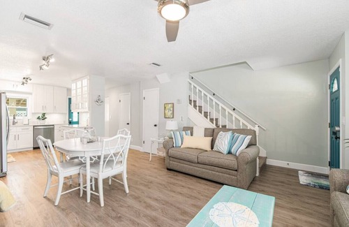 Jacksonville Beach House | Sweet Beach Townhome with Great Location!