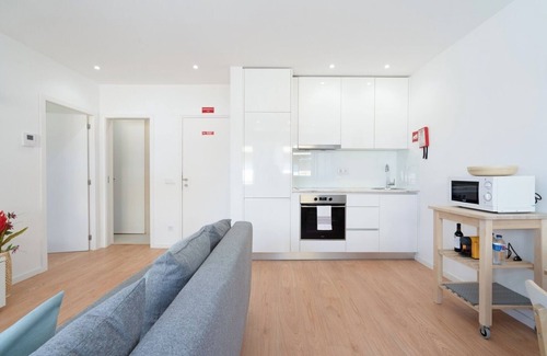 Vila Nova de Gaia Apartment | Sweet Brigh Flat | Balcony and Garage