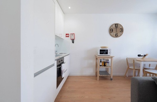 Vila Nova de Gaia Apartment | Sweet Brigh Flat | Balcony and Garage