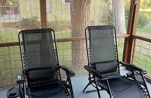 Kennard House | SWEET CABIN IN NATIONAL FOREST, PRIVATE HOT TUB, QUEEN BED, BEAUTIFUL LANDSCAPE.