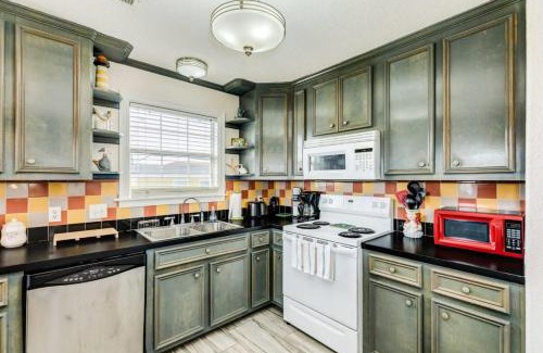 Surfside Beach House | Sweet Caroline by the Coast - Short Walk to the Beach or Jetty Park