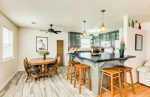 Surfside Beach House | Sweet Caroline by the Coast - Short Walk to the Beach or Jetty Park