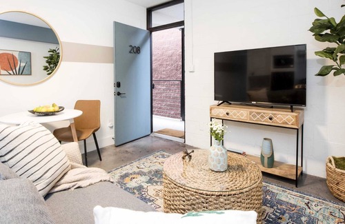 Virginia Highland Apartment | Sweet Caroline Summar
