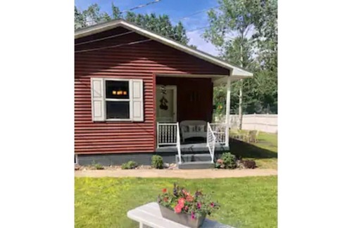 Trowbridge Park House | Sweet Cherry Oasis -Your Home away from Home