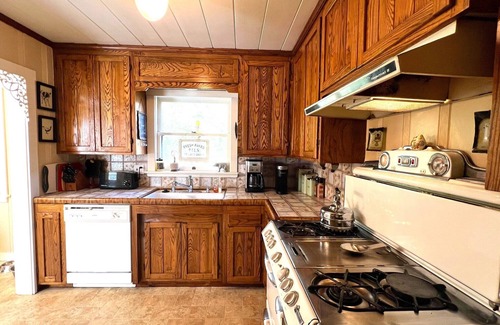 Patton Cottage | Sweet cottage with Wifi in Boulder Bay area of Big Bear Lake