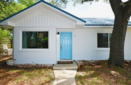 Navarre Cottage | Sweet Cottage with Beach Access