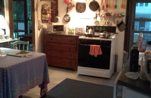 Adamsville House | Sweet country barn with WiFi in L Compton