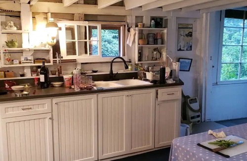 Adamsville House | Sweet country barn with WiFi in L Compton