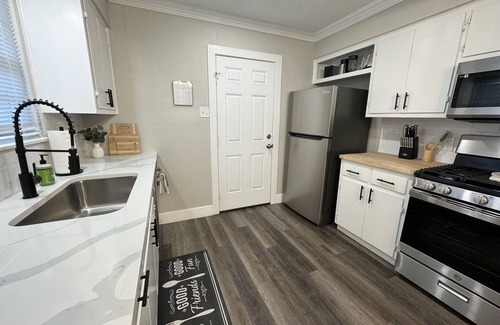 Taylor House | Sweet & Cozy Home in Taylor