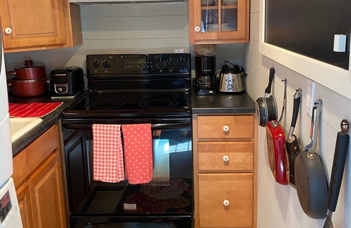 Sea Isle City Cottage | SWEET...DARLING...SECLUDED...COTTAGE...BEACH 2 BLOCKS...WALK to FISH ALLEY