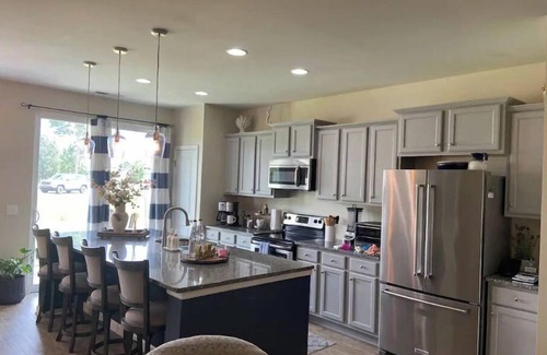 Murraysville House | Sweet Dreamin' Stylish townhome all your own!