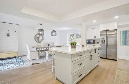 Wasaga Beach Cottage | Sweet Escape for Beach Bums and Ski Bunnies!