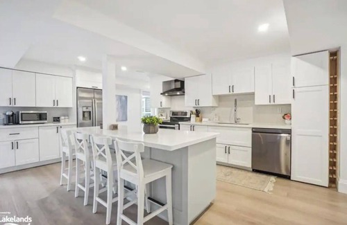 Wasaga Beach Cottage | Sweet Escape for Beach Bums and Ski Bunnies!