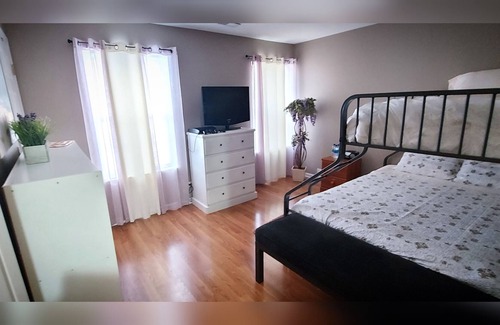 Gilberts House | Sweet Family Getaway NW Suburb 35 min to OHare