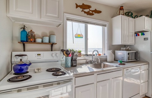 Gleneden Beach House | Sweet Gleneden Beach Oceanfront Single-Level has Big Windows, Beach Access!