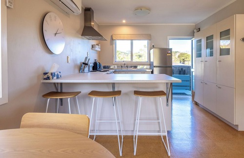 Onetangi House | Sweet Hartley - Onetangi Holiday Home