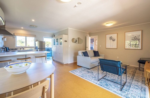 Onetangi House | Sweet Hartley - Onetangi Holiday Home