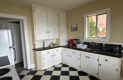 Alert Bay House | Sweet Home Alert Bay