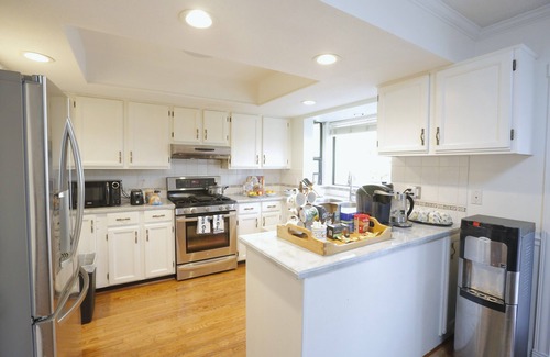 Surrey House | Sweet Home at Sunnyside - Room 2