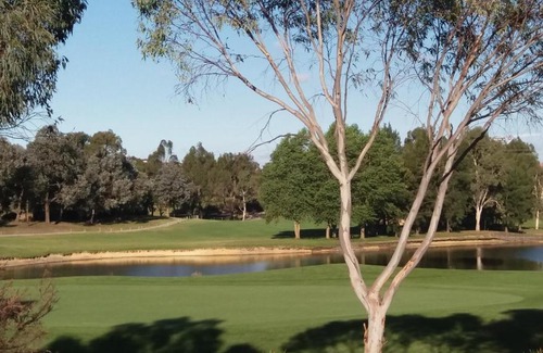 Nicholls House | Sweet Home by the Golf Course