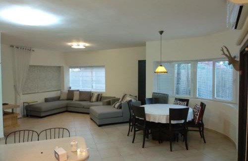 Arad House | Sweet Home