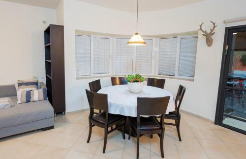 Arad House | Sweet Home