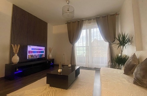 Epinay-sur-Seine Apartment | Sweet Home Limite Enghien Proche Paris et Stade de France