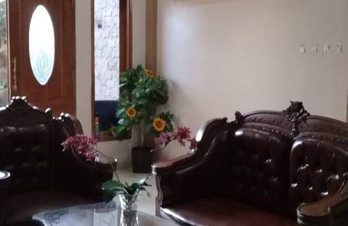 Kepanjen House | Sweet home with Kepanjen views, situated in a convenient, friendly neighborhood.