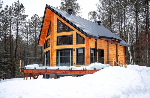 Mauricie Ski Chalet | Sweet House Hot Tub & Modern