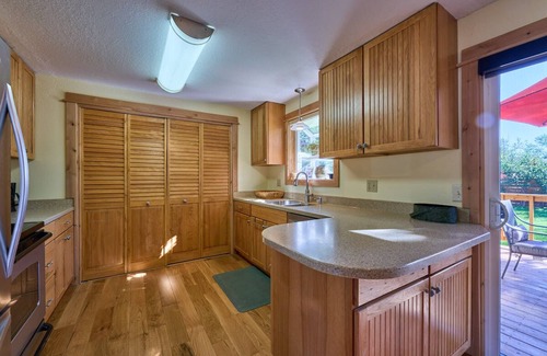 Joseph House | sweet house with beautiful mountain views, near lake and downtown, dog friendly