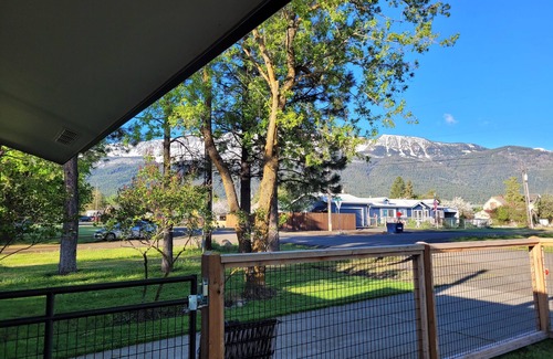 Joseph House | sweet house with beautiful mountain views, near lake and downtown, dog friendly