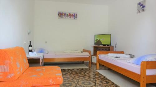 Ribarica House | Sweet house with garden 35 meters from sea