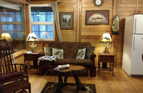 Shelton Cabin | Sweet Huckleberry Cottage on Old Hatchery Lake