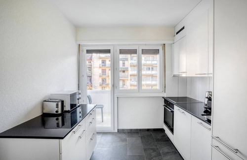 Iselin Apartment | Sweet Iselin 2BR w/Private W/D, 1 min to Market, by Blueground