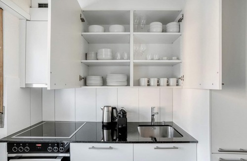 Iselin Apartment | Sweet Iselin 2BR w/Private W/D, 1 min to Market, by Blueground