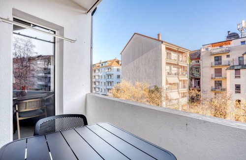 Iselin Apartment | Sweet Iselin 2BR w/Private W/D, 1 min to Market, by Blueground
