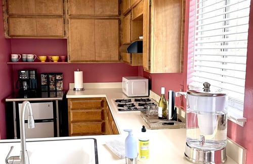 Los Olivos Apartment | Sweet King Retreat in Downtown Los Olivos