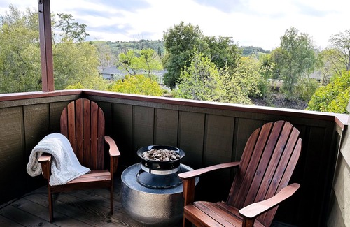 Los Olivos Apartment | Sweet King Retreat in Downtown Los Olivos