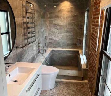 Lancaster Apartment | Sweet Lancaster Suite