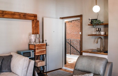 Lancaster Apartment | Sweet Lancaster Suite