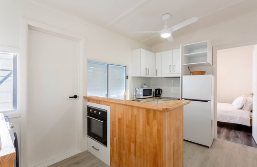 Rosslyn Cottage | Sweet little cottage by the seaside