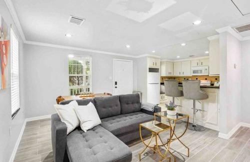 Humble House | Sweet Little House A near IAH airport