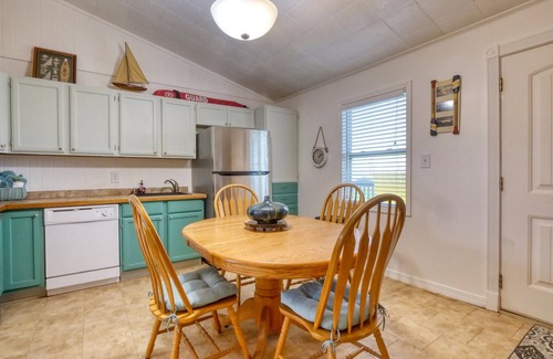 Surfside Beach House | Sweet little house with perfect location & view!