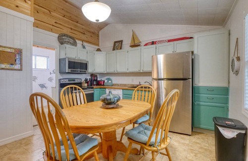 Surfside Beach House | Sweet little house with perfect location & view!