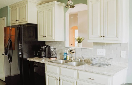 Perry House | Sweet Magnolia Mid-Term Stay! We are pet and family friendly!